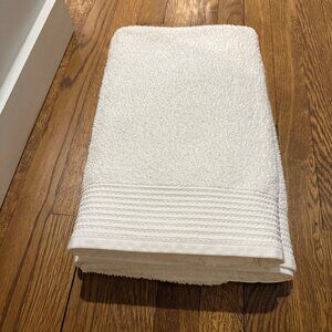 CB2  l  Arlow Organic Cotton White Bath Towels x 2